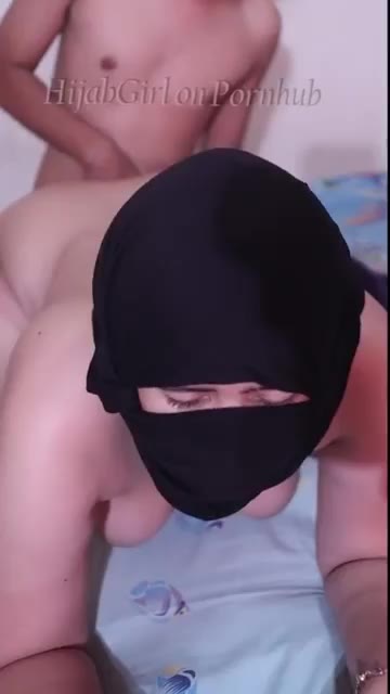 Demi Lampiaskan Nafsu Tante HijabGirl di Entot Brondong