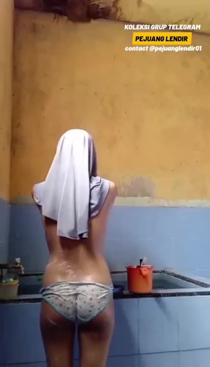 BOKEP HIJAB INDO - ukhti lgi mandi - DoodStream