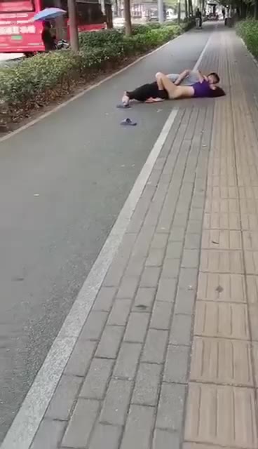 Di tengah jalan