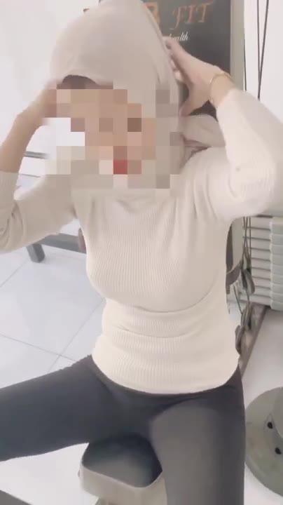 Gita Amelia hijab putih nge gym - PoopHD - PoopHD mp4