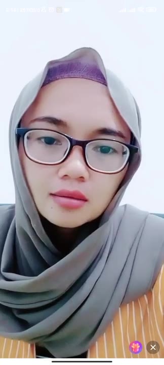 Yulia Ukhty Pamer Belahan Pascol Nakal