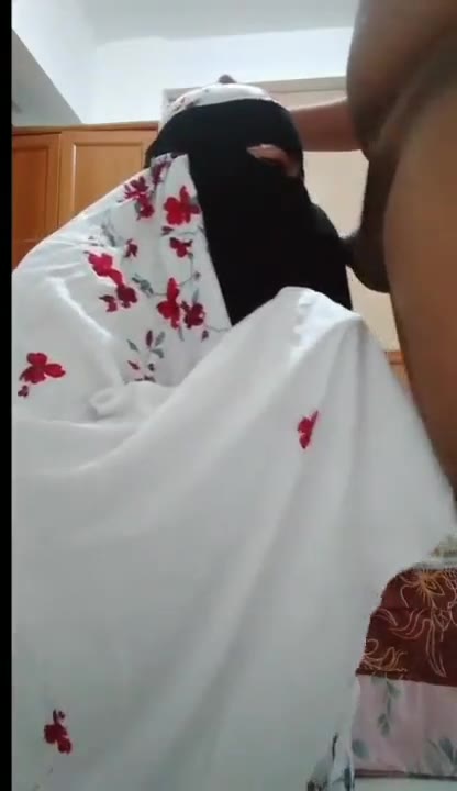genjot memek wanita bercadar dikamar