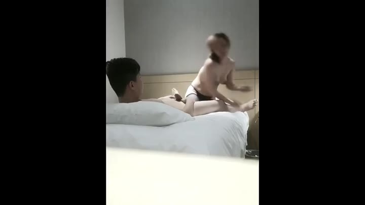 therapist cantik dengan payudara besar main gaya doggystyle