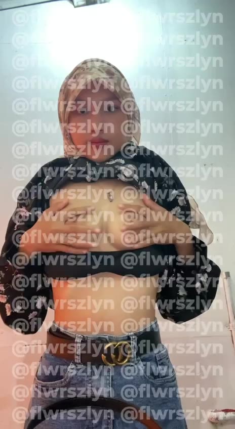 Hijab FLWRSZLYN suka ekshib 5