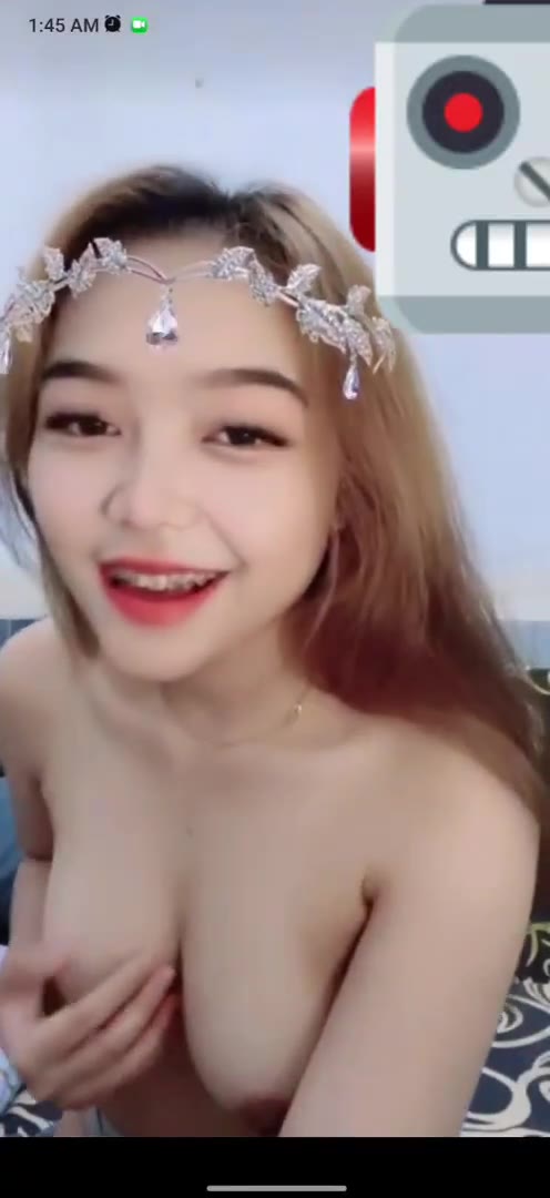 Pesona Cantiknya Vivi Hijabers Pamerin Toket Mulusnya