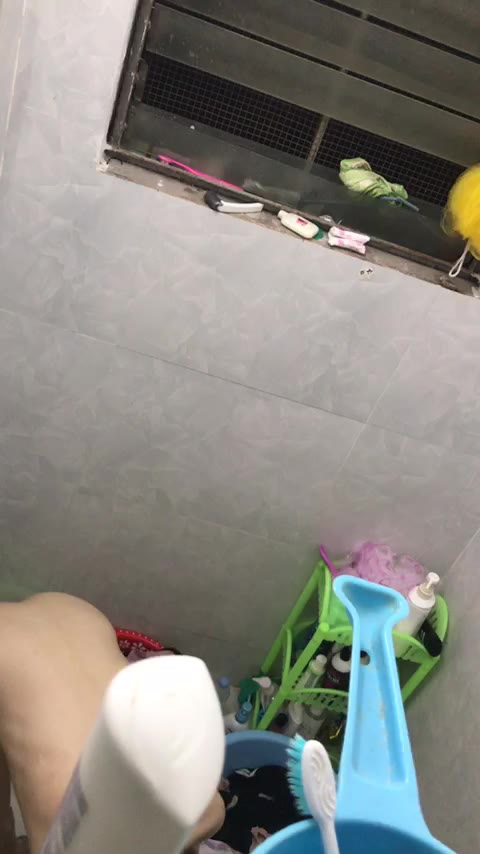 NGINTIP ADIK TIRI CINDO MANDI