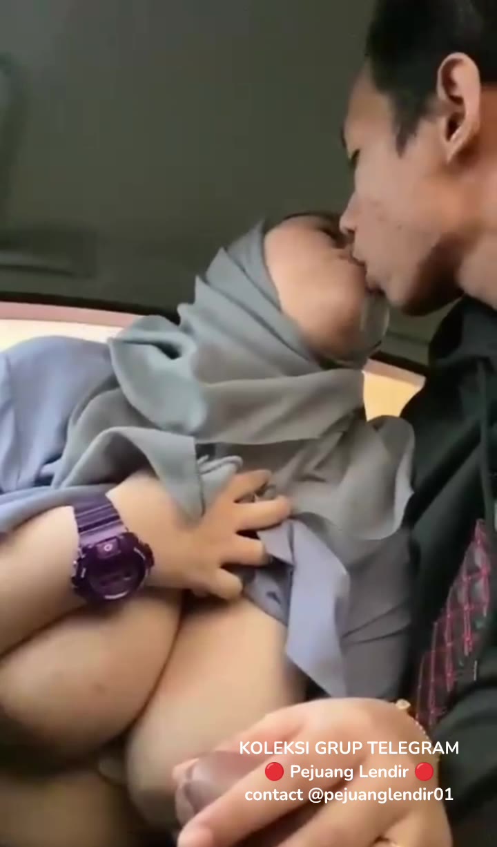 Ajirah ibu Guru Hijab -  Sepong brondong di dalam mobil