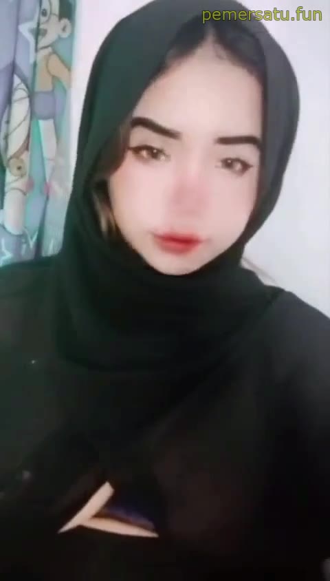 jilbab kacamata sange memek pink (2) - 5qi45n0qeudh - Bokep Indo - indo.bokep22.com