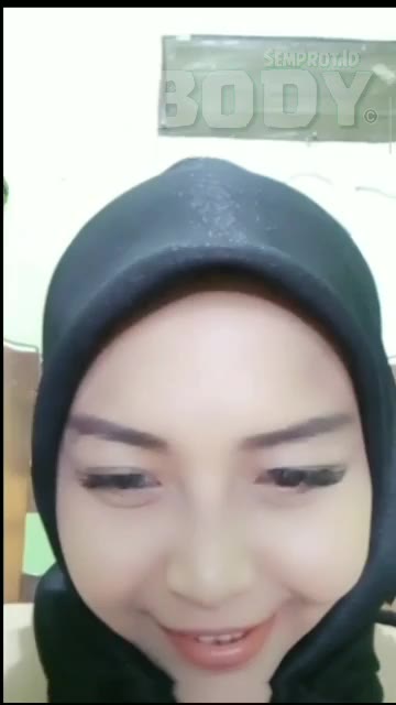 Sekar Ukhty Colmek pake Timun (2)