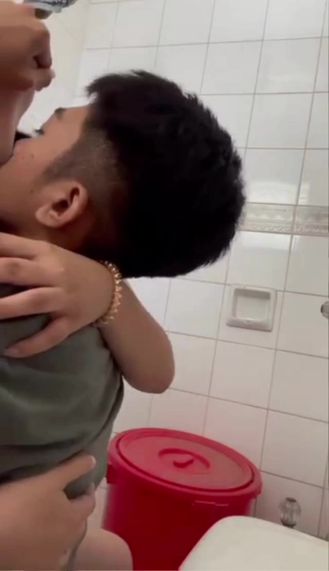 adek lg mandi malah dientd