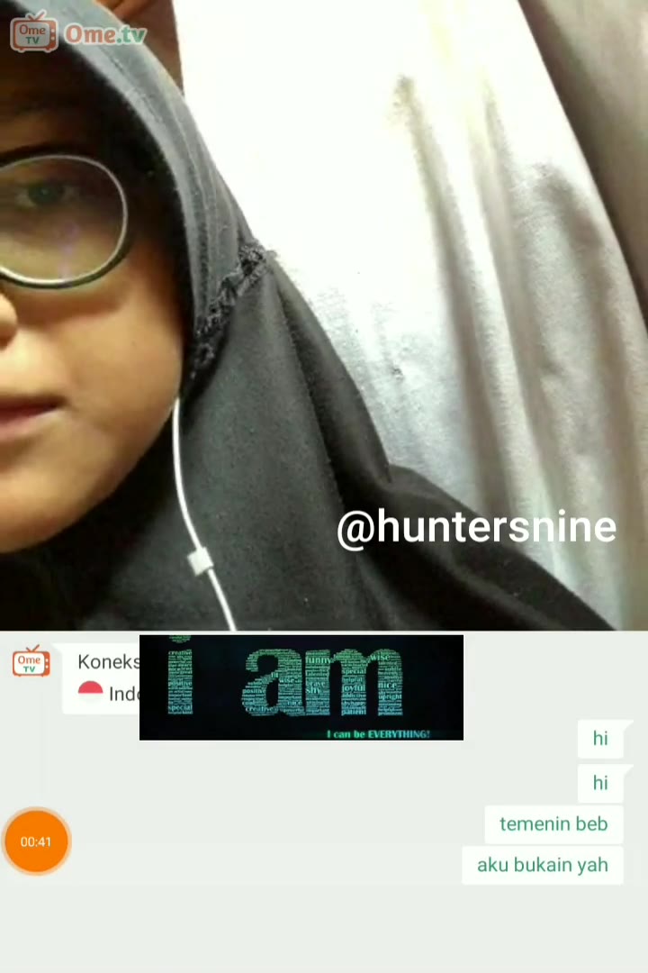 Ometv jilbab hitam kacamata