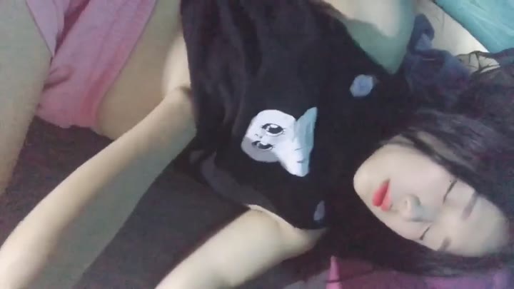 Lagi tidur di tenda malah di grepe