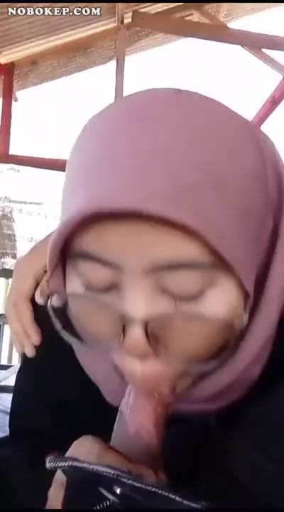 Bokep Indo ABG Hijab Ngemut Punya Ayang di Cafe - PoopHD