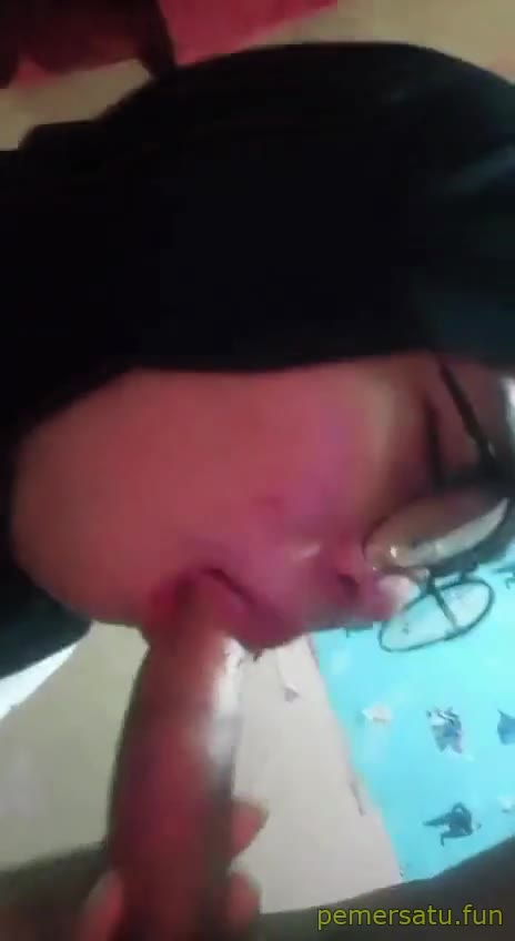 Abg Hijab Kacamata Sepong Kontol Crot Banyak Video Poophd Streaming Doods Dood
