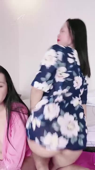 3 Sejoli Tante Mona Joget Pemanasan