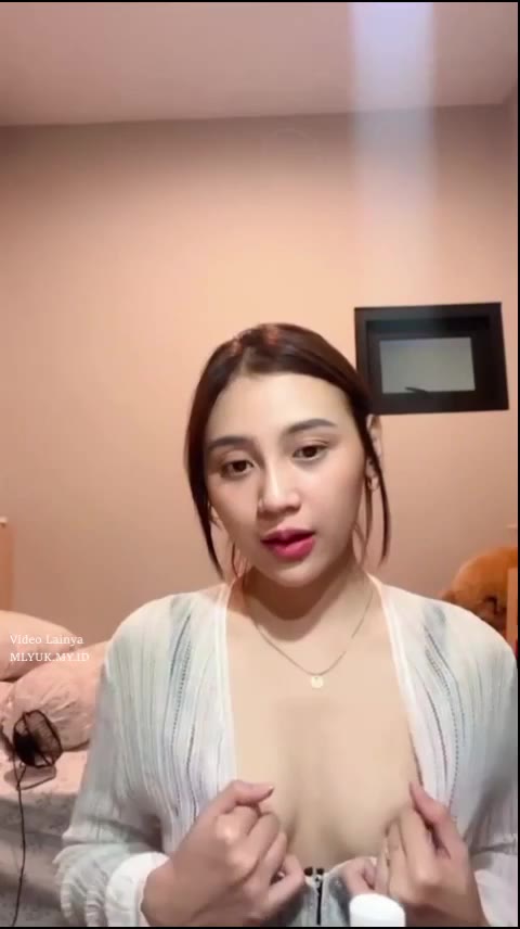Cewek Imut Telanjang Demi Konten Exclusive IG