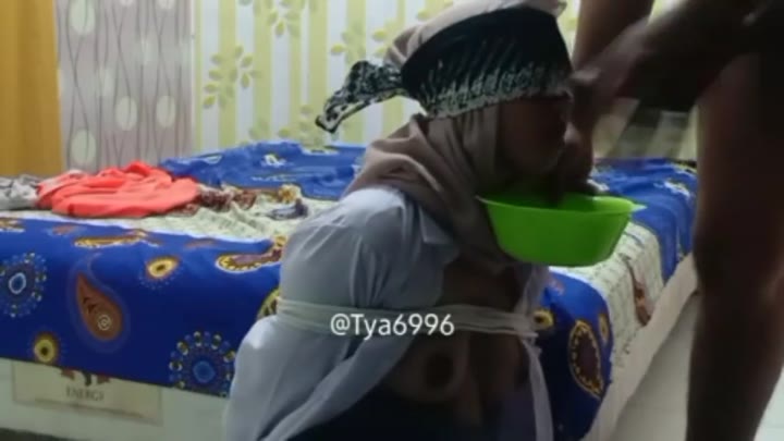 Sadis hijab di suruh minum air kencing - Bokep Indo-doodstrean