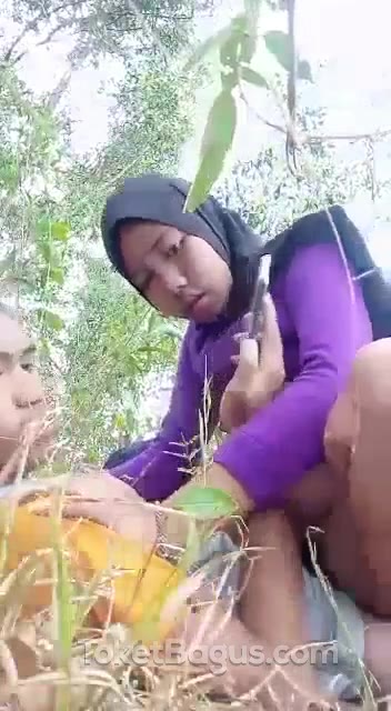 ABG Hijab Ngewe di hutan sama pacar