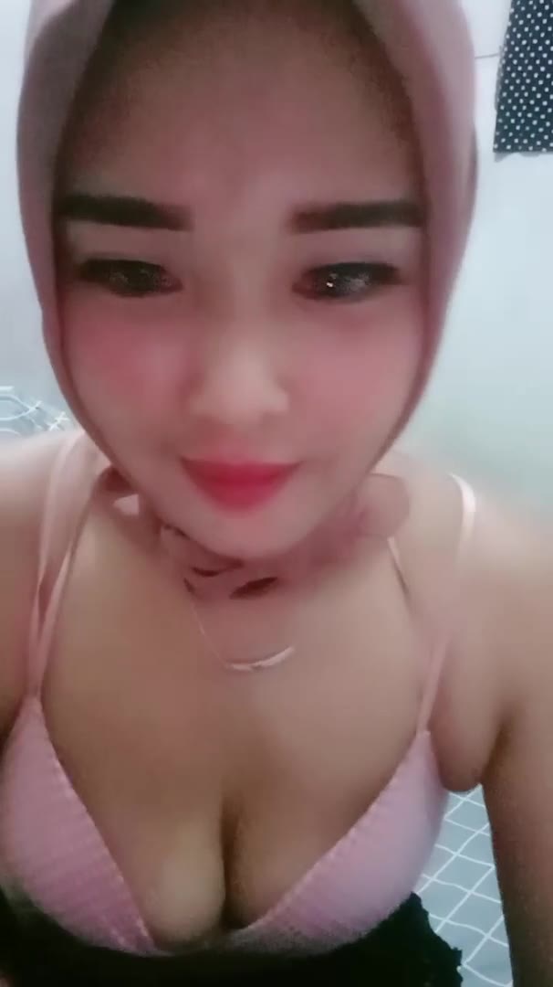 Telanjang Dada Mbak Gomez Ebot Goyang Binal Hot Nih